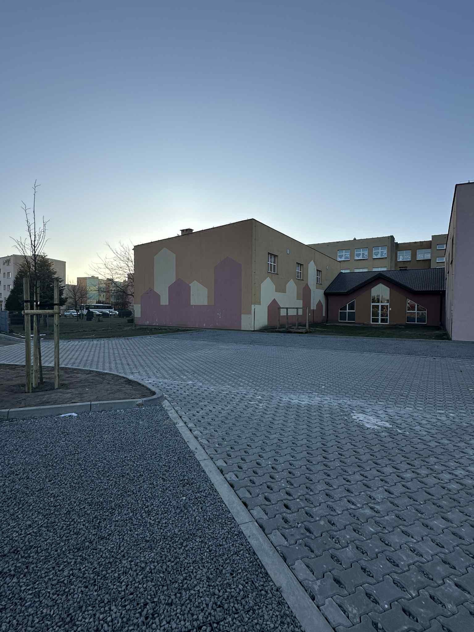 Plac przy stadionie lekkoatletycznym utwardzony 